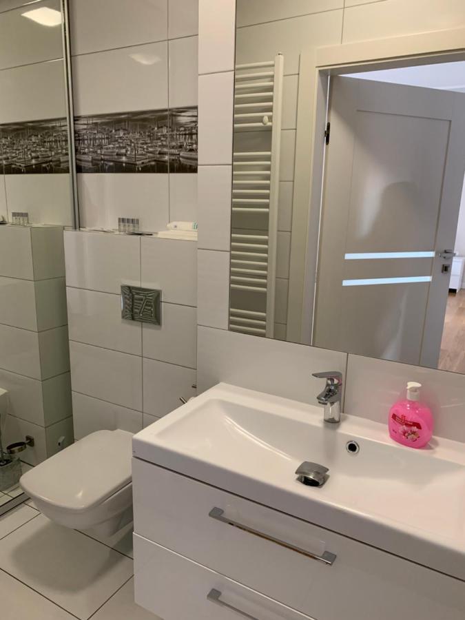 Centrum Nad Motlawa Z Widokiem Na Rzeke Lub Na Patio Z Balkonem Gdansk