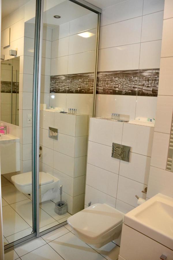 Centrum Nad Motlawa Z Widokiem Na Rzeke Lub Na Patio Z Balkonem Apartmán